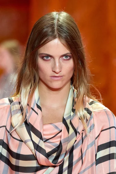 Look 10